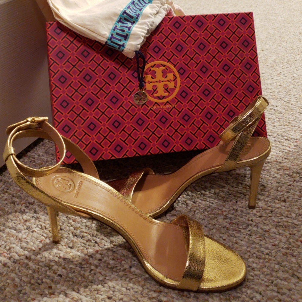 Tory Burch 91/2 Gold sandal